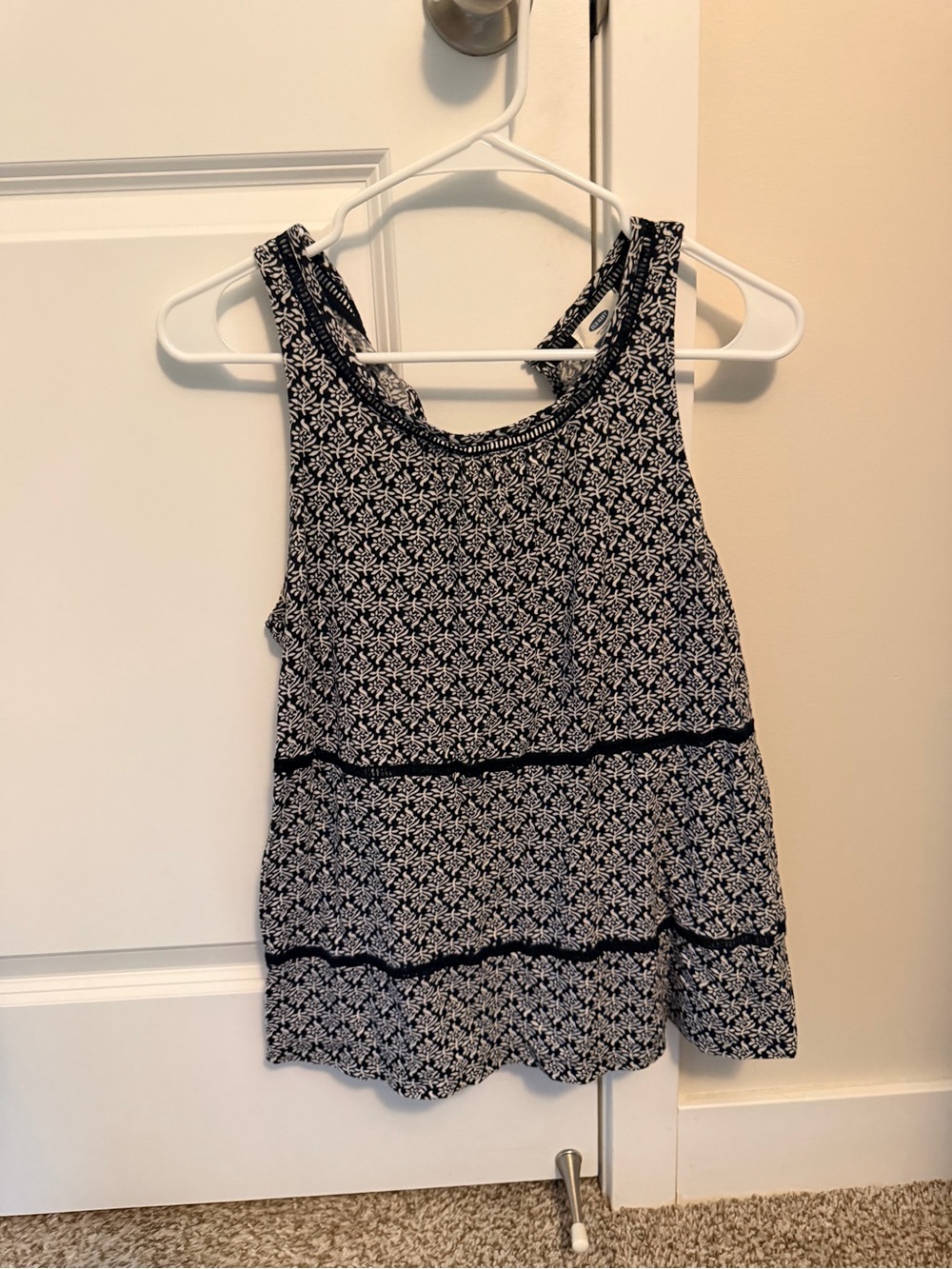 Old Navy Black and White Floral Print Sleeveless Tank Top